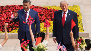 Partneri, nie rivali? Si Ťin-pching prijal v Pekingu Trumpa s delegáciou, prišiel aj Elon Musk a šéf Apple Tim Cook