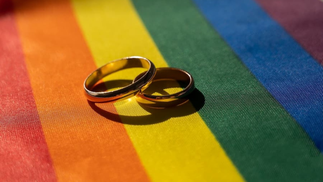 Zlom v katolíckom Poľsku. Prvýkrát uznali manželstvo homosexuálneho páru uzavreté v zahraničí