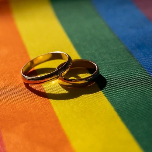 LGBTI+ manželstvo dúhová vlajka