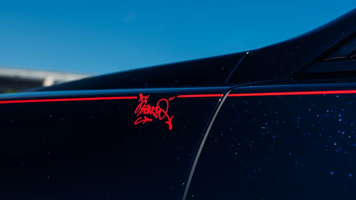 3.-Black-Badge-Cullinan-by-Cyril-Kongo---Coachline-motif_zujwoh.webp