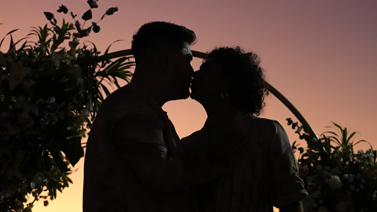 kiss