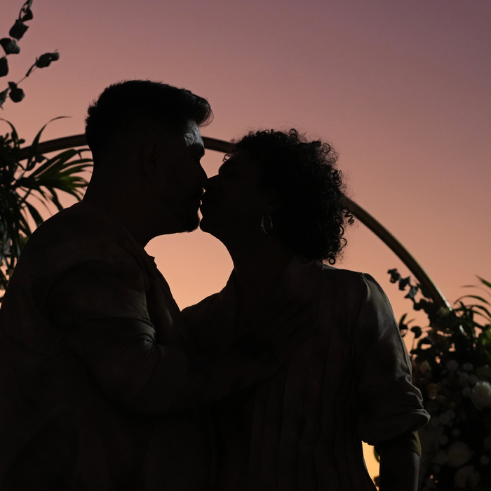 kiss