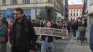 Desiatky českých miest boli na nohách. Ľudia masovo vyšli do ulíc na podporu nezávislosti médií