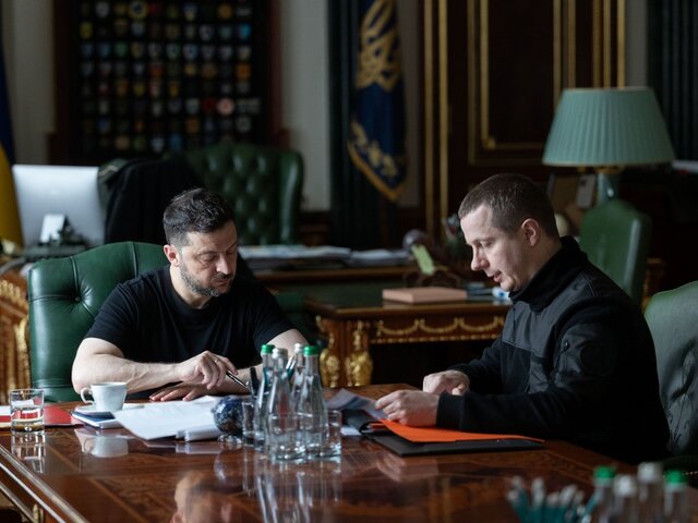 Ropný sektor v stratách, banky v kríze.  Zelenskyj: Ukrajina vďaka ruským dokumentom vidí vojnové škody Moskvy