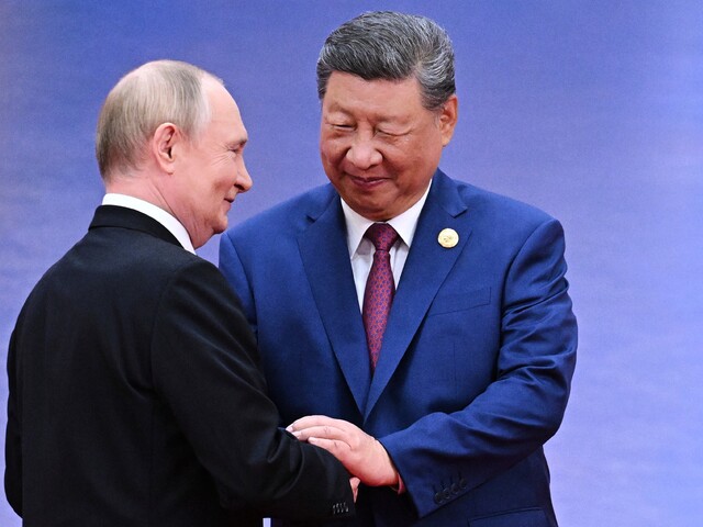 Trump odišiel z Pekingu, prichádza Putin. Chce ukázať, že jeho vzťah ostáva pevný aj po americkej návšteve