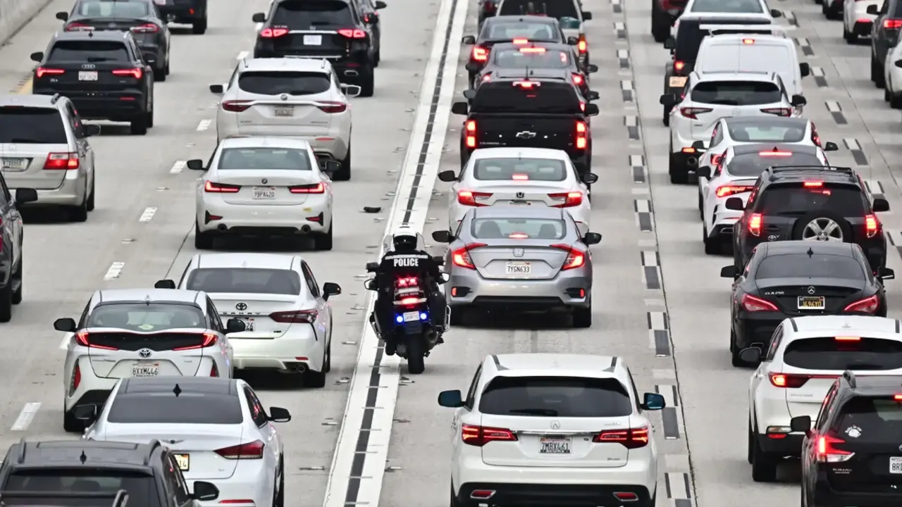 diaľnica USA elektromobily polícia policajt