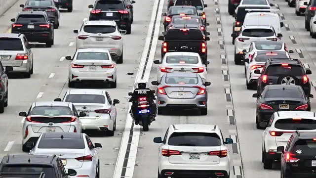 diaľnica USA elektromobily polícia policajt