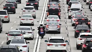 diaľnica USA elektromobily polícia policajt