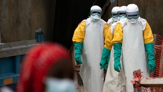 Ebola sa šíri Afrikou. Medzi nakazenými je aj americký lekár, karanténu mu poskytne Nemecko