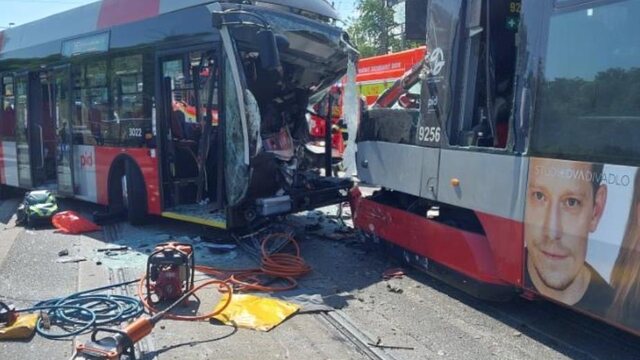 zrážka autobus električka
