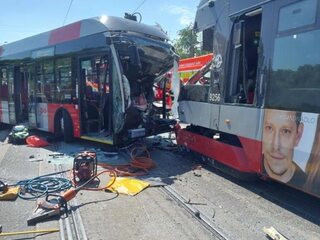 zrážka autobus električka