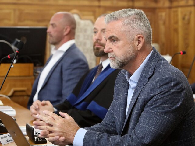 Kauza Očistec sa vracia na súd. Na lavicu obžalovaných si opäť sadnú mená ako Gašpar, Bödör či Kováčik