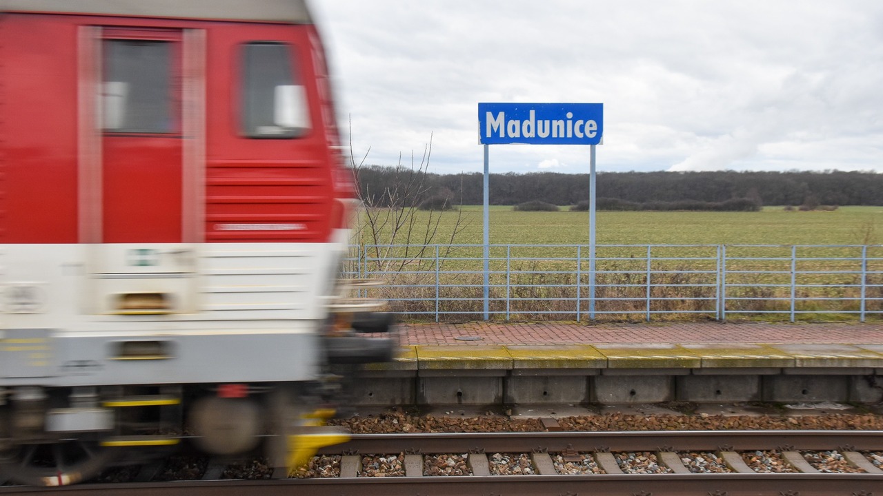 Madunice vlak železničná doprava 