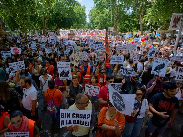 Požadujú rýchle riešenia bytovej krízy. Tisíce ľudí protestovali v Madride proti drahému bývaniu