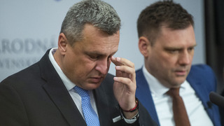 Taraba zatiaľ padnúť nemusí. A že by Danko išiel do boja progresívcami? Ríša fantázie, odkazuje politológ