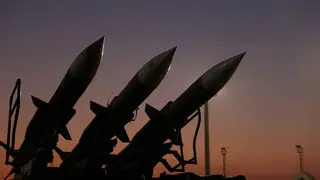 USA „v sebaobrane“ zaútočili na ciele v južnom Iráne. Vybrali si raketové odpaľovacie miesta a lode