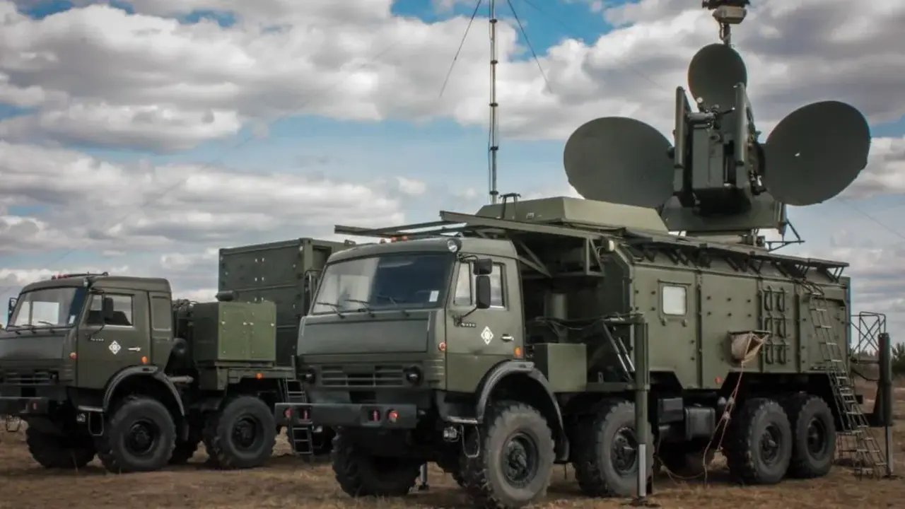 Rusko vojenské vozidlo satelit