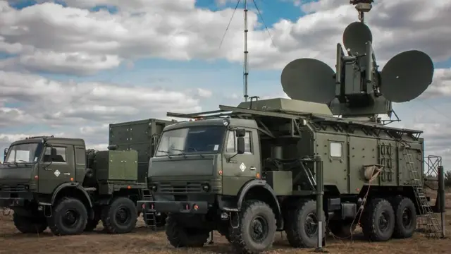 Rusko vojenské vozidlo satelit
