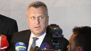 Návrh na odvolanie Tarabu podpísali všetci národniari okrem Kotlára. Danko: Vládu nepoložíme