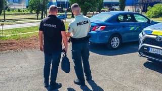 Nelegálna práca aj prekročený bezvízový pobyt. Policajná kontrola v Seredi má dohru za 70-tisíc eur