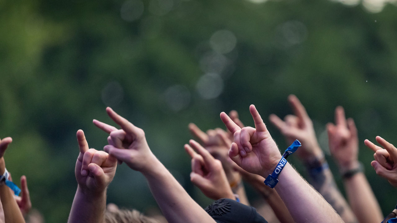 Bratislava sa pripravuje na koncert Iron Maiden. Legendárnu kapelu sprevádza flotila 60 kamiónov a tisícka ľudí
