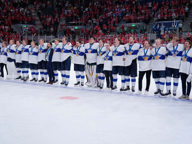 Fínsko vybojovalo svoj piaty titul majstrov sveta. Švajčiarska agónia trvá, zlatý sen sa opäť zmenil na krutú prehru