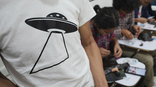 ufo tričko.jpg