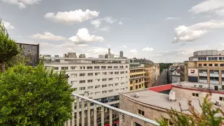 Byty sú a sú prázdne. A keby aj boli na predaj, nie sú pre mladých. Zmení to „automatická deväťdesiatka“?