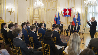 Mladí na Slovensku cítia negativizmus a zvažujú odchod. Svoj hlas sa rozhodli prejaviť priamo v Prezidentskom paláci
