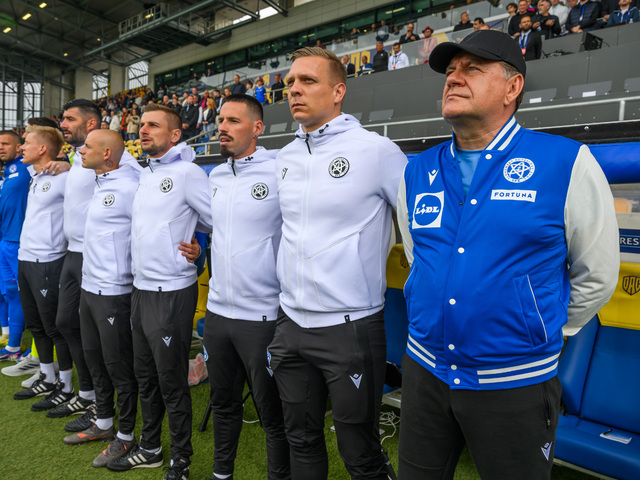 Už som videl tie titulky, vydýchol si Weiss. Premiéru proti 162. tímu sveta si neužíval, Strelec skončil v nemocnici
