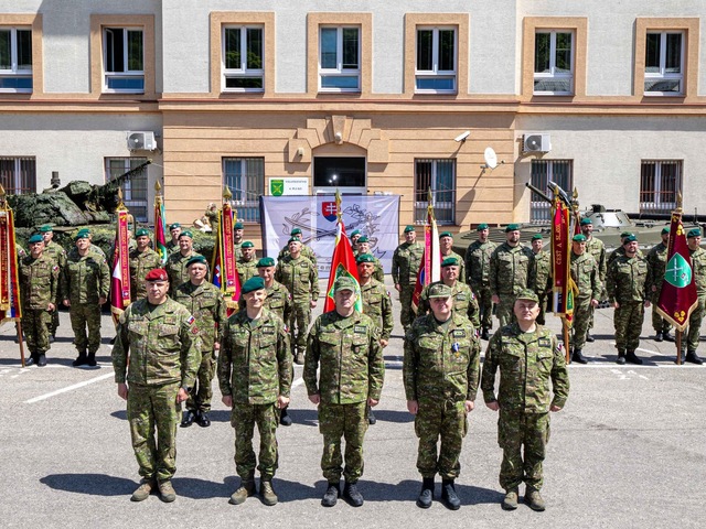 Armáda mení veliteľa pozemných síl. Balog odchádza po misiách aj rokoch služby, nastupuje Acsai 