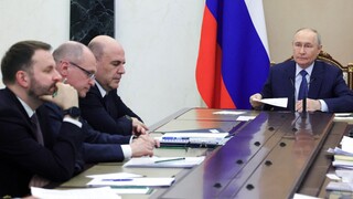 Putinove pokyny vláde sa dajú čítať ako zoznam ruských problémov. Povodne rieši až po mesiacoch, rozpočet má hlboké trhliny