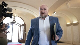 Zonácia je zlá, no zahlasujem za ňu, oznámil Huliak. Nechce, aby Slovensko prišlo o pol miliardy eur
