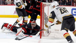 NHL: Carolina vstala z mŕtvych a vyrovnala finále. Vegas stratilo dvojgólový náskok, rozhodlo sa v predĺžení