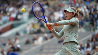 Doplatil na nový hit tenistiek na okruhu. Priateľ hviezdnej Rusky musel počas zápasu Roland Garros opustiť štadión