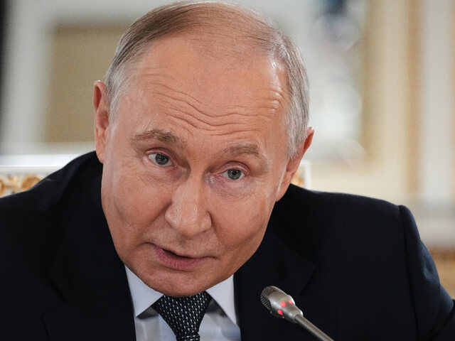 Kyjev žiada priame rokovania, Putin ich odmieta. Trump vraj vyzval Zelenského, aby bol voči Rusku odvážnejší