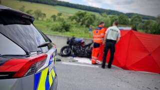 Cesta v okrese Svidník je po smrteľnej nehode uzavretá. Motorkár zomrel na mieste