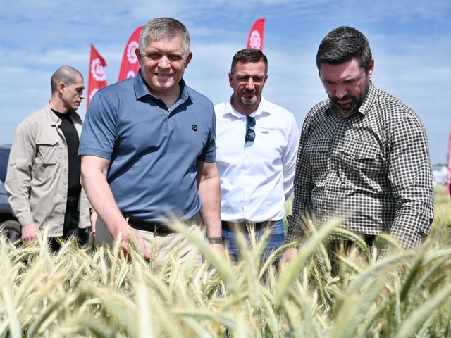 Celoslovenské dni poľa v Dolnej Krupej. Poľnohospodári ukazujú techniku aj nové riešenia, prišli Fico aj Takáč