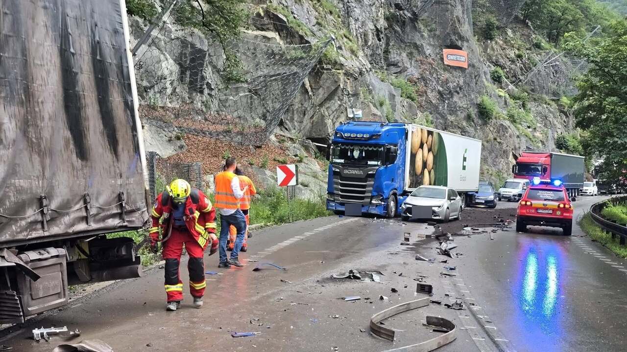 Nehoda ochromila premávku na hlavnom ťahu pod Stre