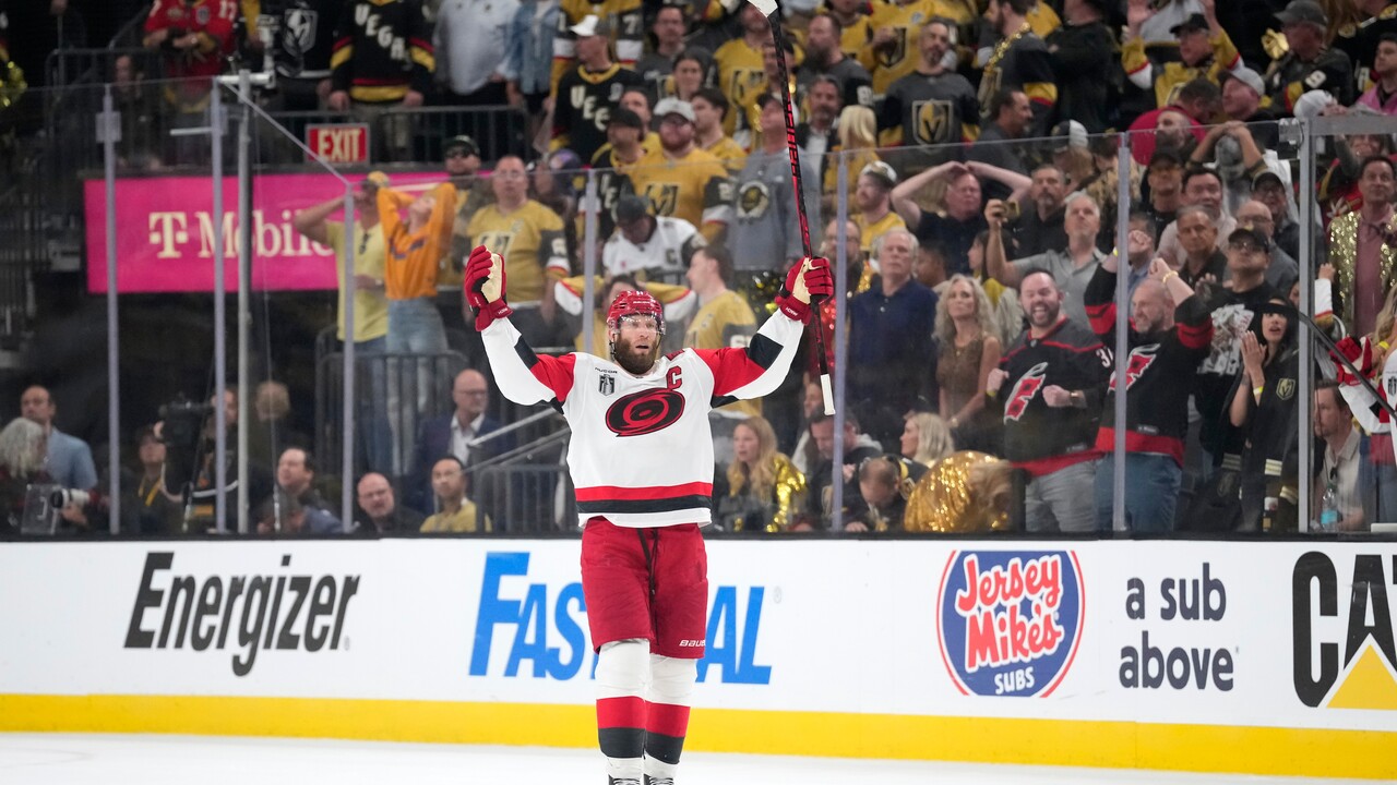 NHL: Carolina prežila návrat Vegas a vyrovnala finále NHL. R
