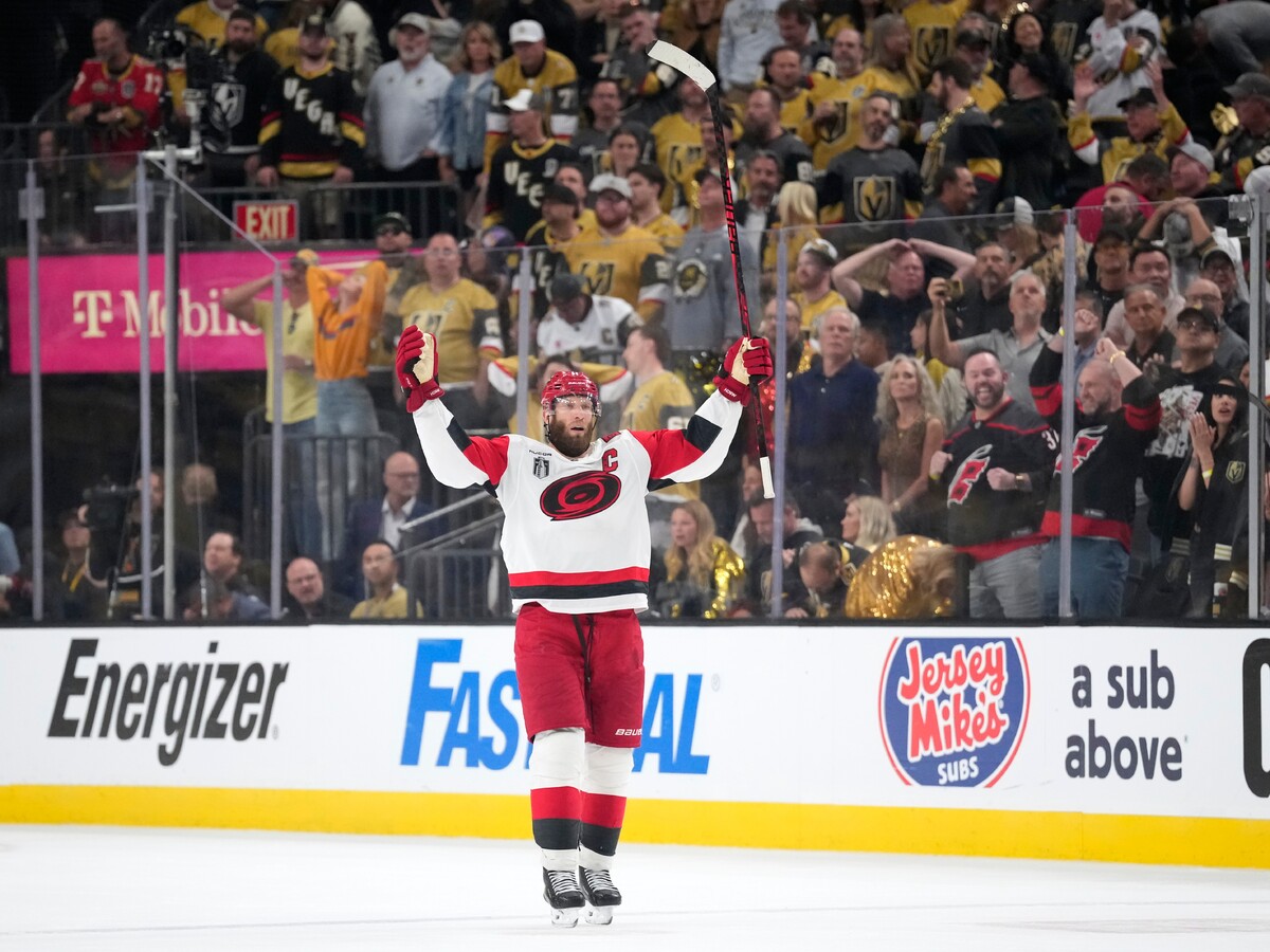 nhl vegas carolina.jpg