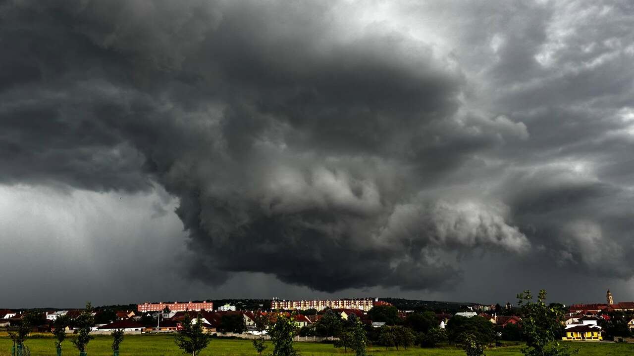 RADAR: Vlna búrok a silného lejaku nekončí. Časť Slovenska p