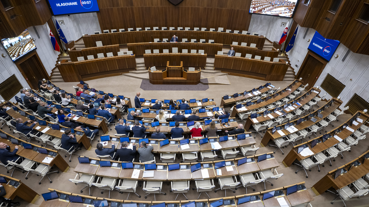 parlament NR SR 