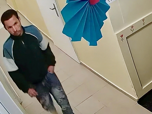 Bizarná krádež na Spiši. Zlodej v objekte prespal, upratal po sebe a ukradol peniaze týraným matkám s deťmi