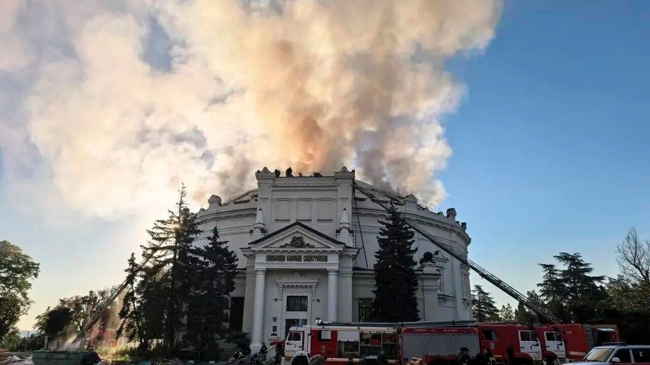 Krymom otriasli nočné explózie, v Rusku horela ďalšia rafiné