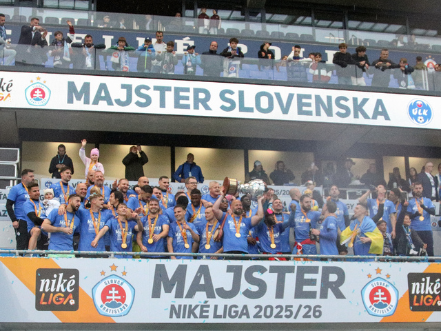 Príde legenda? Slovan začína prípravu, ale „nový“ tréner si užíva na vidieku. Kmotrík prehovoril o rokovaniach