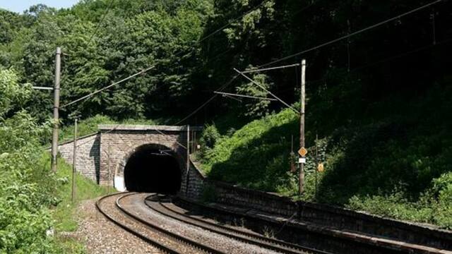 ťahanovce tunel železničný tunel