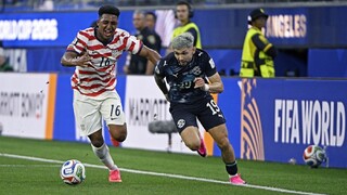 Hollywoodsky úvod, potom americká kanonáda. USA otvorili domáci šampionát výhrou 4:1 nad Paraguajom
