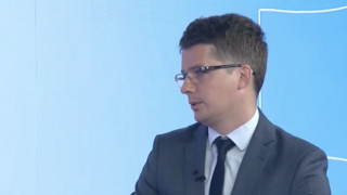 Analytik: Bohatneme, ale ostatní bohatnú rýchlejšie. Na Poľsko sme sa pozerali zhora, dnes je to opačne (rozhovor)