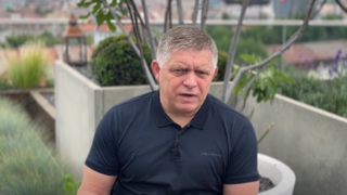 Fico označil bilbordy Hlasu o 13. dôchodkoch za politicky malé. Pre ne sme šli do vlády so Smerom, odkázal Šutaj Eštok
